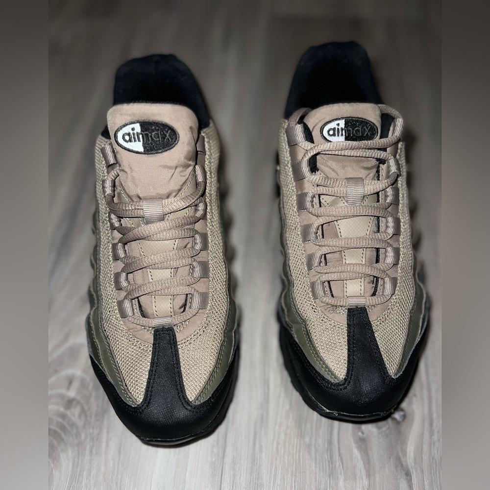 Nike Air Max Men's Black and Beige Sneakers 6.5Y